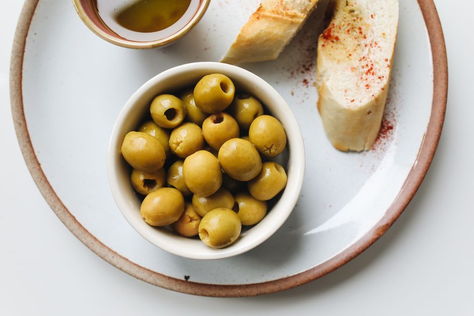 Marinated Olives & Warm Sourdough